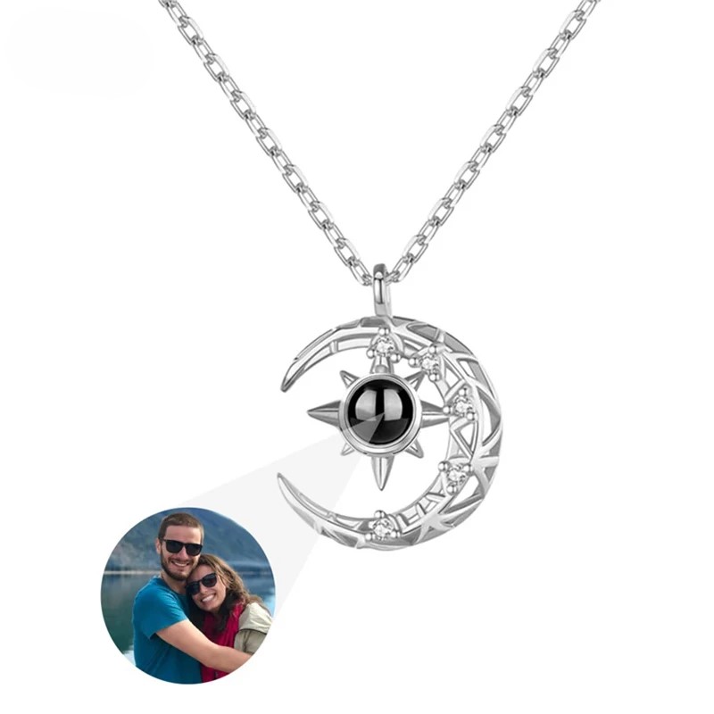 Mond-Halskette mit Fotoprojektion – Personalisierte Damenkette mit eigenem Bild im inneren