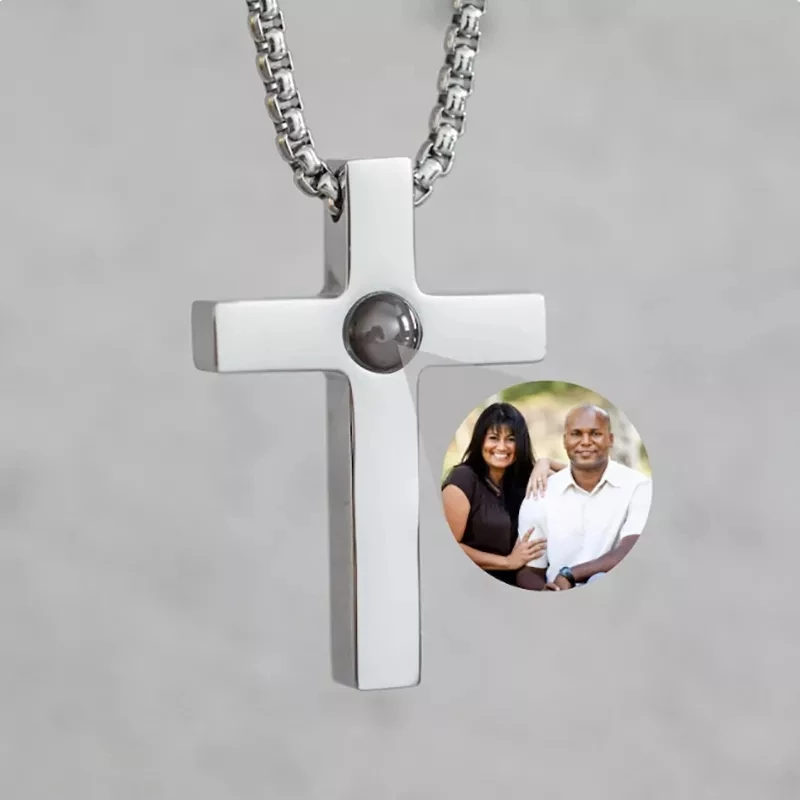 Kreuz-Halskette mit Fotoprojektion – personalisiert mit eigenem Foto
