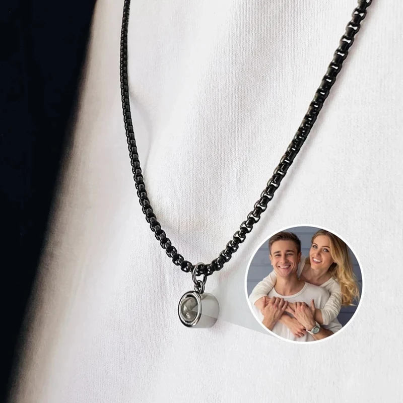 Projektion-Foto-Halskette-F-r-M-nner-Personalisierte-Memorial-Schmuck-F-r-Dad-Freund-Nach-Jahrestag-jpg_Q90-jpg_HvKZ7Ie7ZRchy