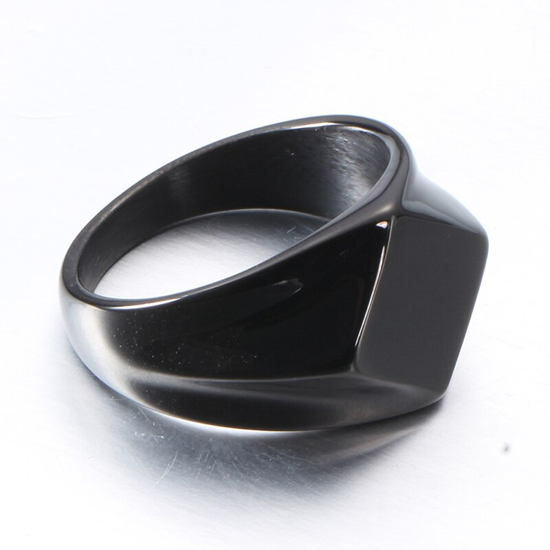 Personalisierter Ring mit Textgravur