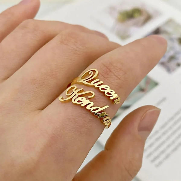 Spiral-Namensring mit Schriftzug – Personalisierter Ring mit 2 Namen aus Edelstahl
