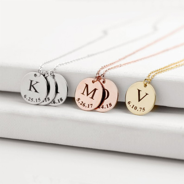 Gravur-Halskette mit mehreren Anhängern – personalisierte Kette mit Datum und Initialen
